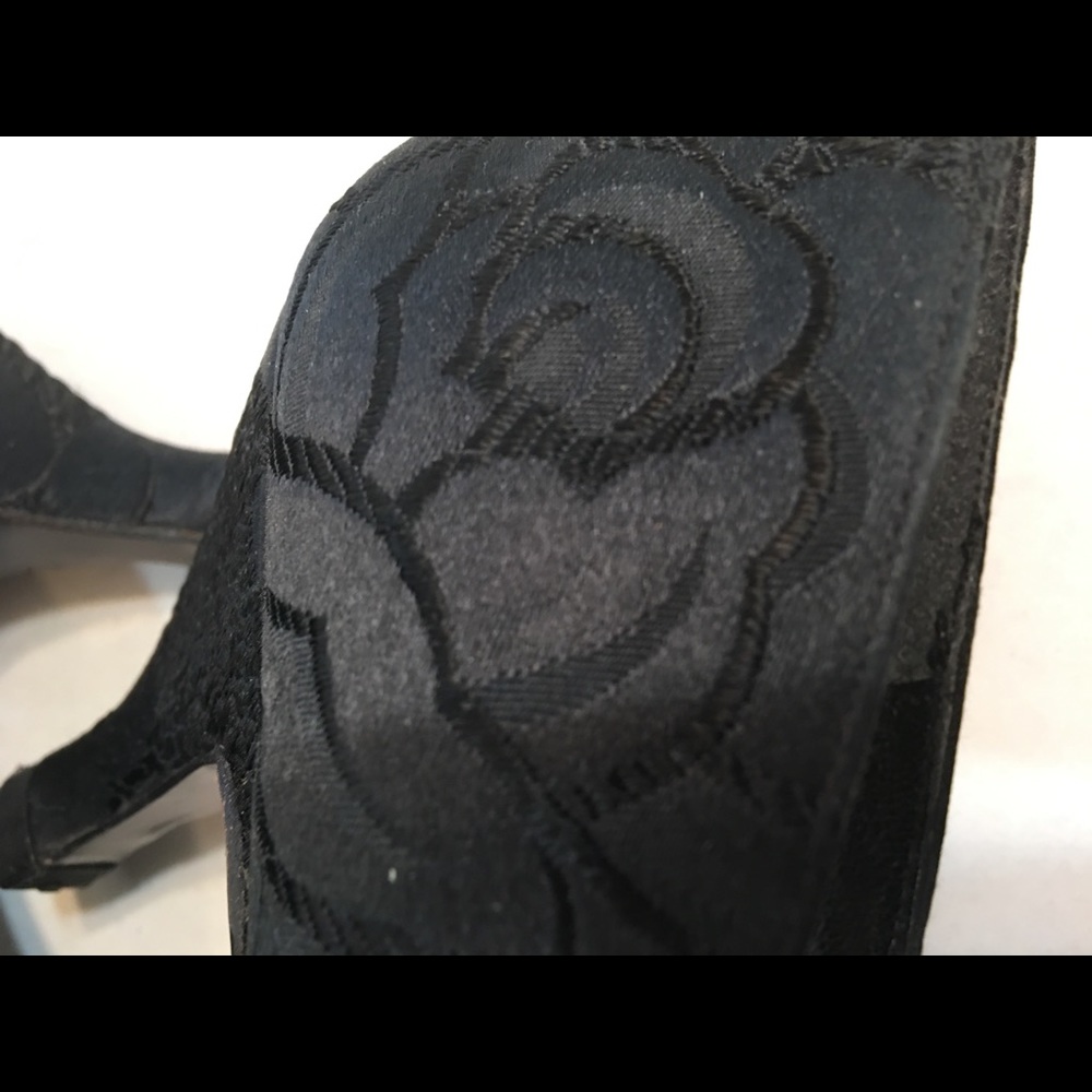 Stuart Weitzman Brocade Heels - Picture 13 of 16